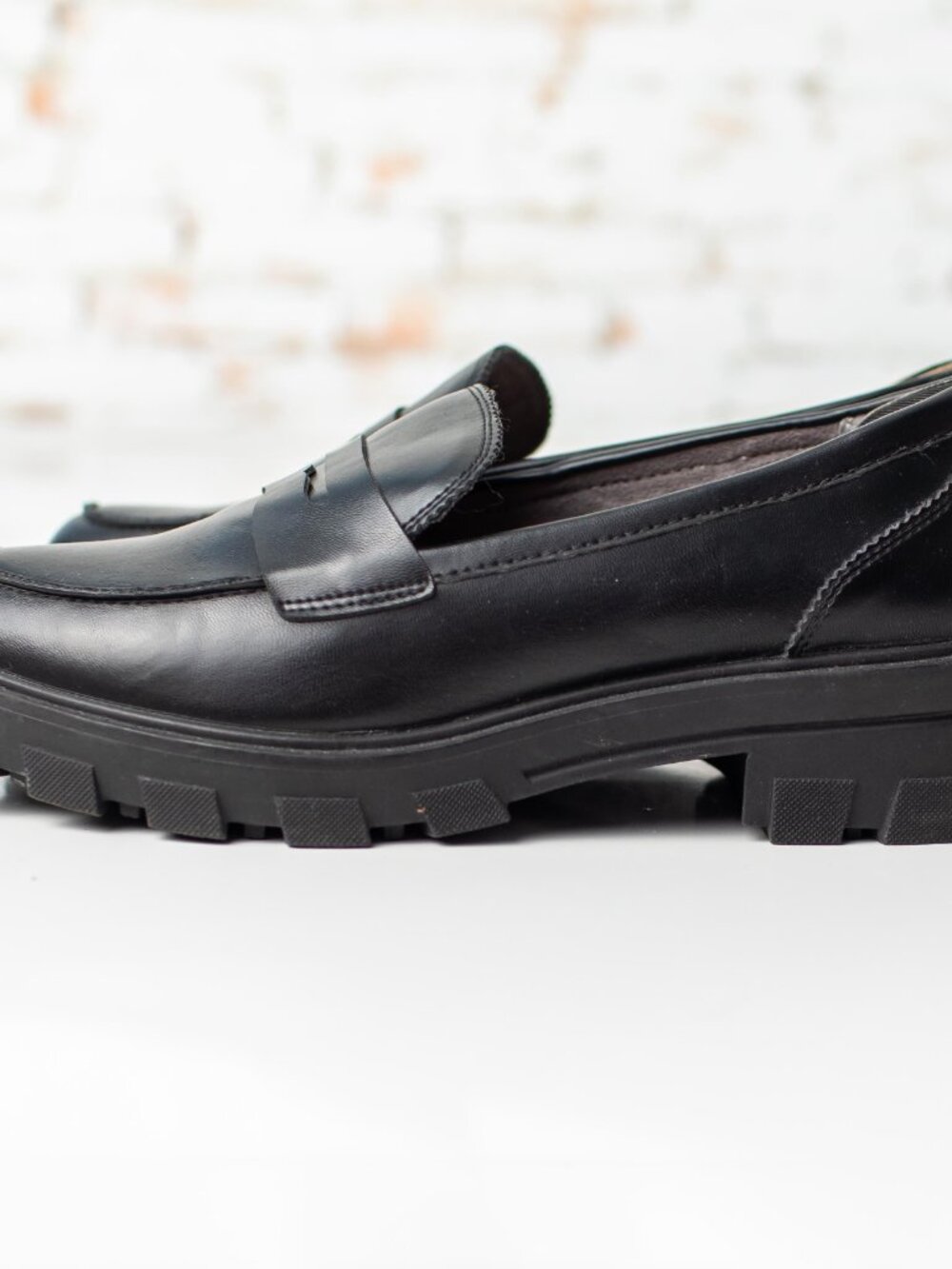 Crown Vintage Women's Size 8 Black Faux Leather Slip-On Penny Loafers - Picture 3 of 7